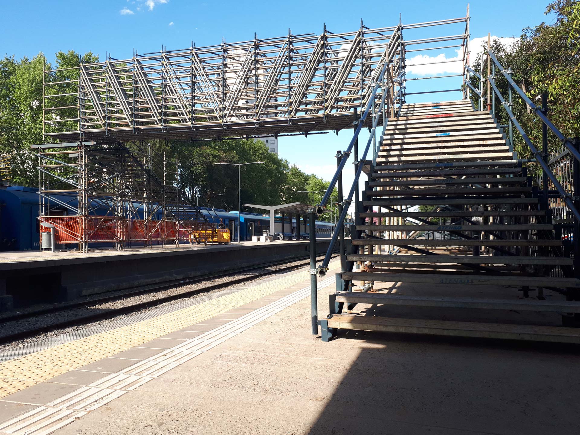 Viaducto San Martìn, Pasarela provisoria estación Villa del Parque