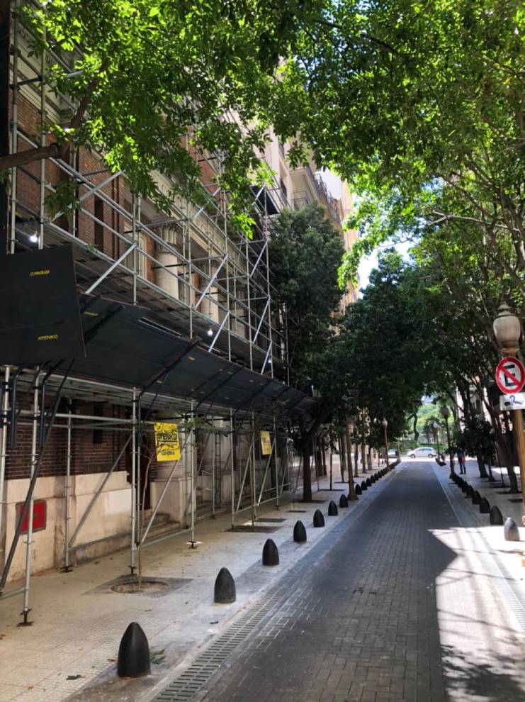 Protección Peatonal con Fachada en Retiro.