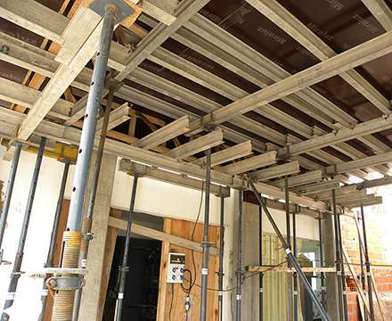 Encofrados de Losas-Vigas de aluminio con puntales